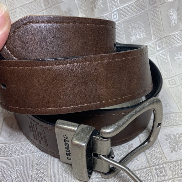 🎉HP🎉 Levi’s Reversible Belt - Picture 2 of 5